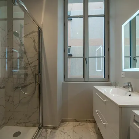 Kemp Rops Private Classified 4 Stars Apartment *